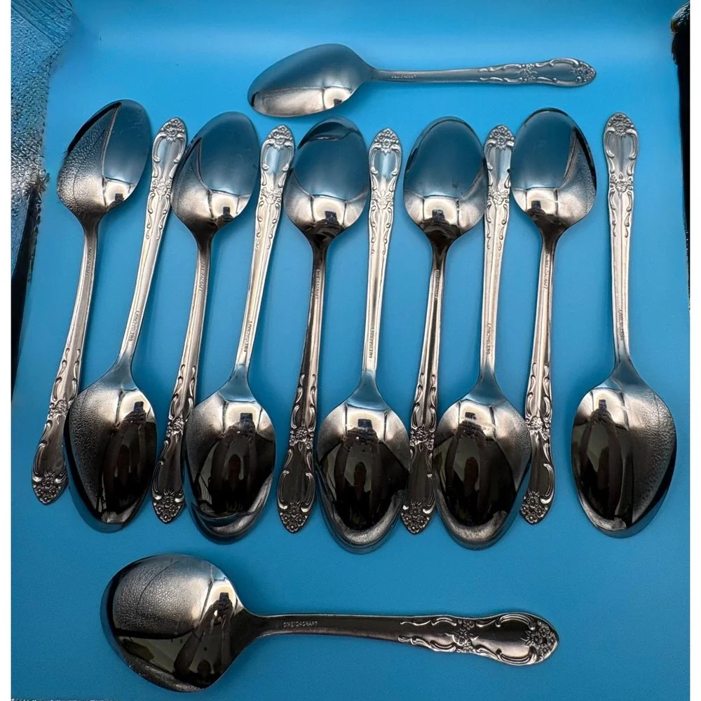 Oneida Venus Soup Spoons Set of 12 Stainless Steel Silverware Floral Scroll VTG